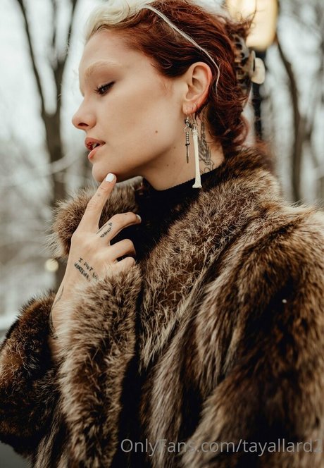 tayallard2 naked star pic