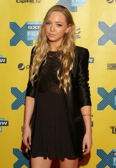 Portia Doubleday hot model image