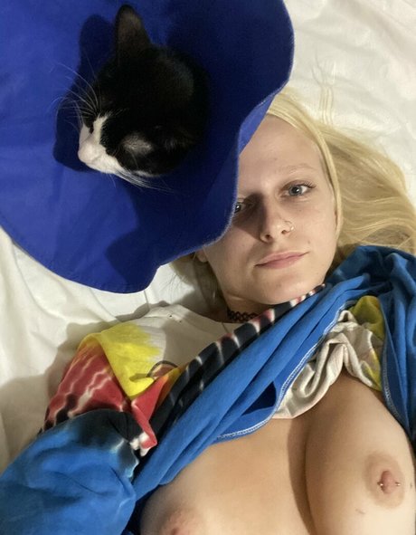 Heavemlysworld star hot photos