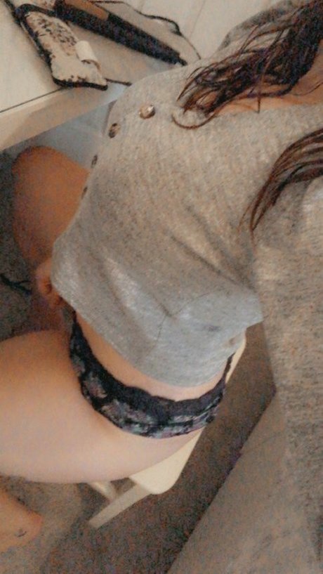 Admiremeamy model top image