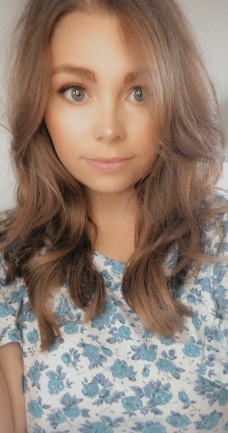 Admiremeamy pornstar naked photo