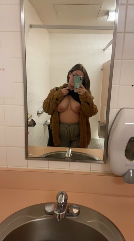 cherrixluna model high quality image