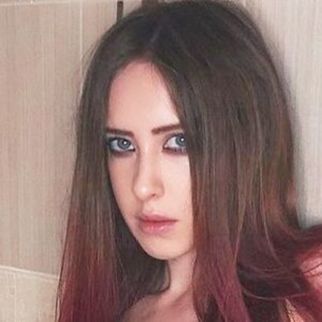 druggkittyy erotic model pics