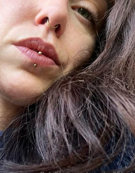 micole 35feet hd actress image