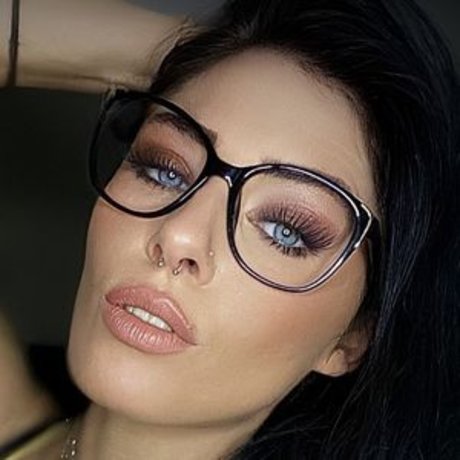 Eleynarei star high quality photo