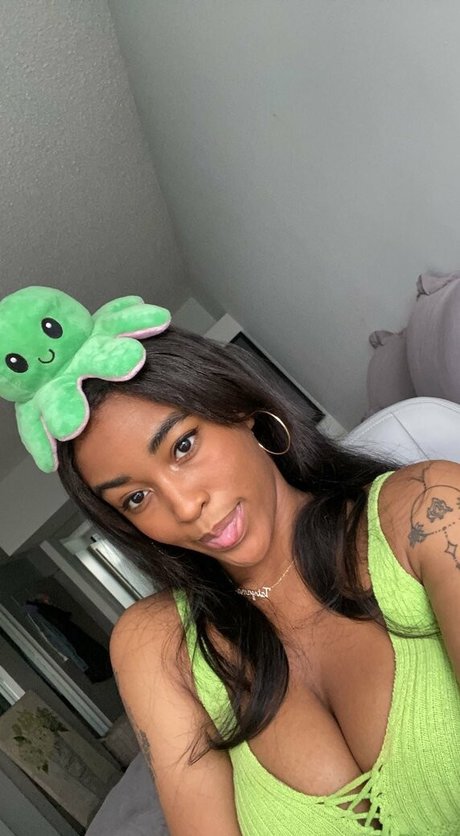 TatyMx nude pornstar pic