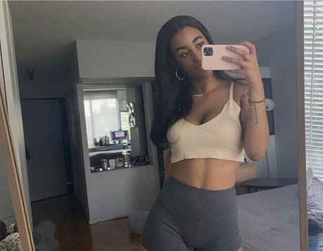 TatyMx pornstar pictures