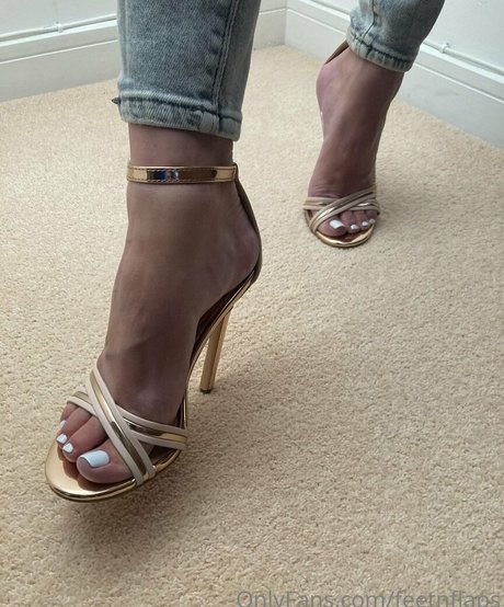 feetnflaps exclusive star photos