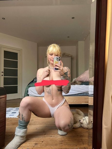 yourgirlnextdoorlau sex model pics