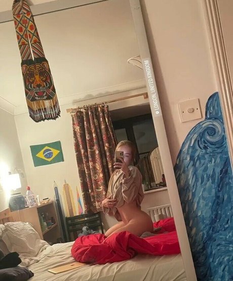 Lola Sykes model nude images