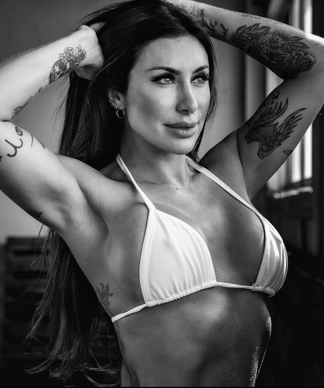 Jaque Khury xxx model pic