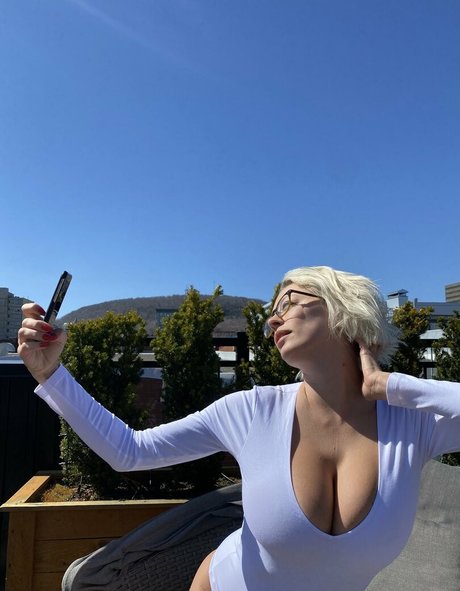 carolinevreeland star high quality photos