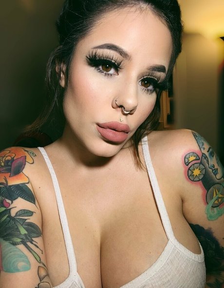 ihatelaiika erotic model archive