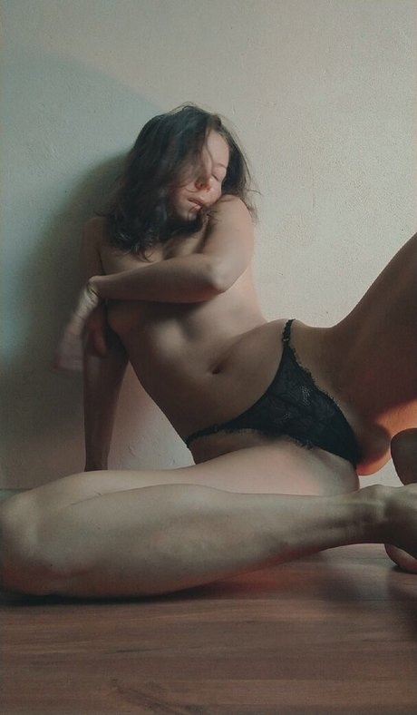 Katherine Neoromantika nude actress photo