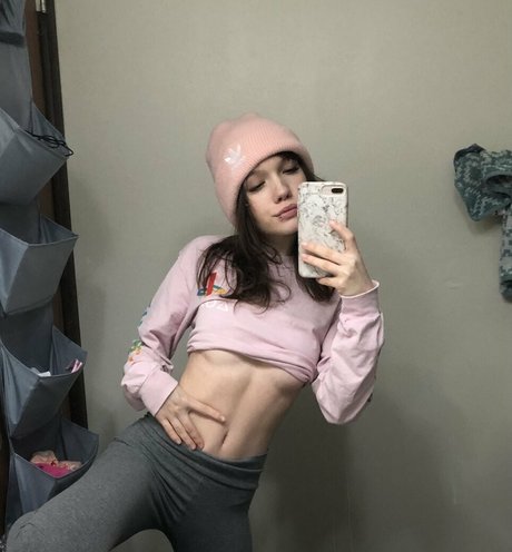 Mewnii porn actress pics