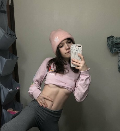 Mewnii pornstar naked image