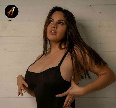 zisulei model pornographic image