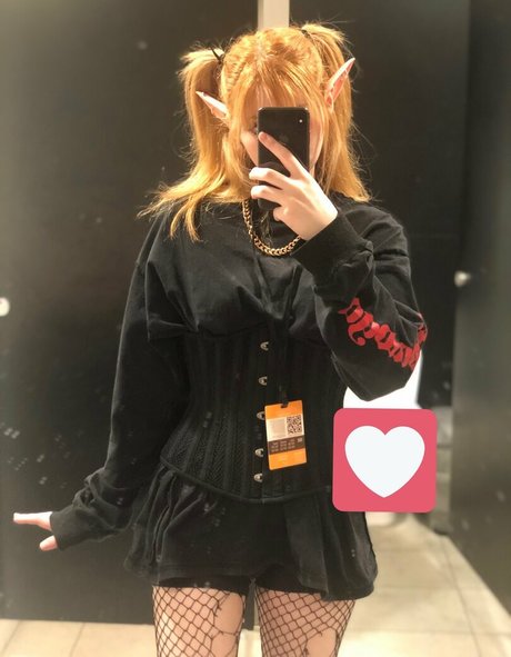 Dampptowel actress photos