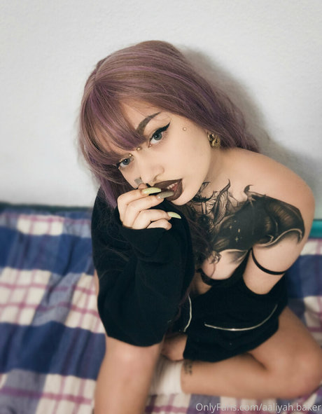 bat gyal naked model picture