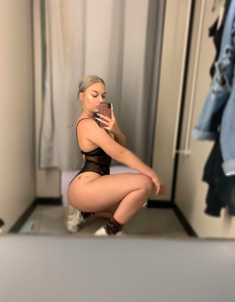 bat gyal free pornstar pic