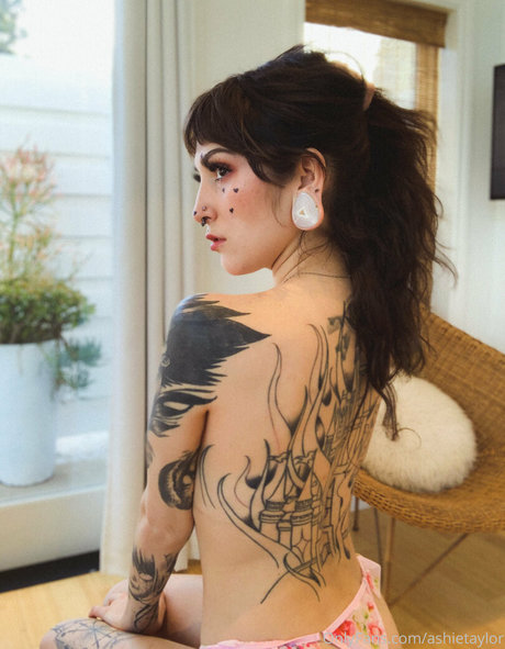 ashietaylor star free image