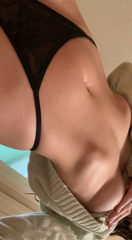 ellysykes best model pic