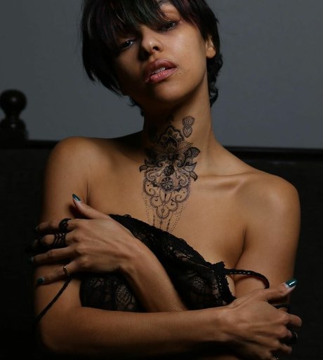 Julya Antoinette sexy actress pictures