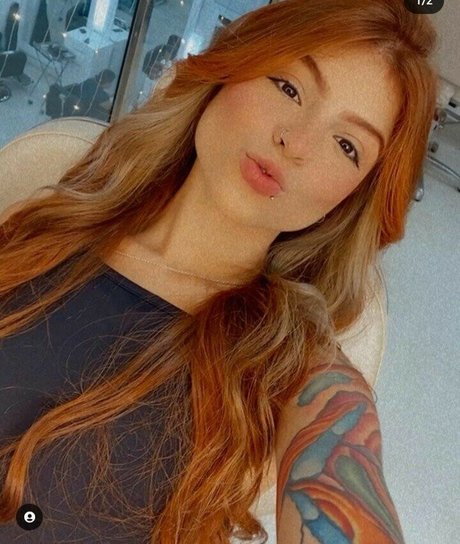 Bea Mancebo model art gallery