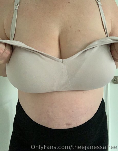 theejanessafree free model img