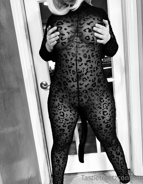 blonde lesbian onlyfans free sexy pic