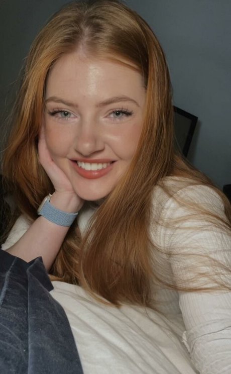 SophieLouise porn model photos