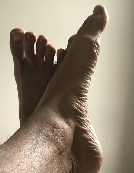 barefeeticus model top gallery