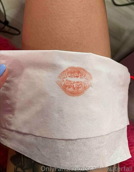 scarletwaterfall nude actress photo