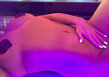 wonderfeetwoman model exclusive image