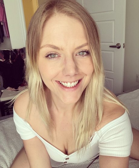 Katrina Cooper sexy pornstar gallery