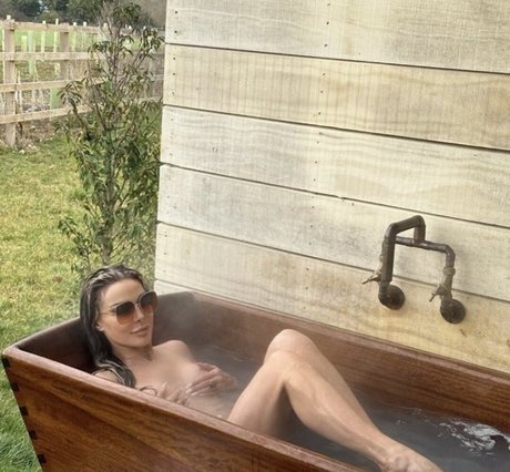 Lizzie Cundy model high quality pictures