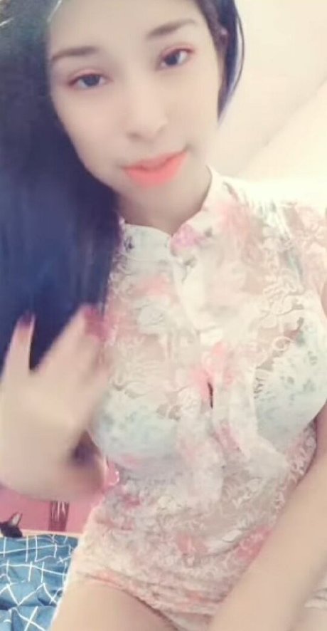 Bunnyta model naked photo