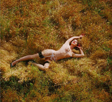 Adelaide Kane free pornstar archive