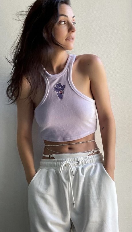 Adelaide Kane nudes star images