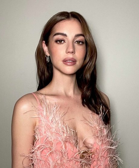 Adelaide Kane naked pornstar pic