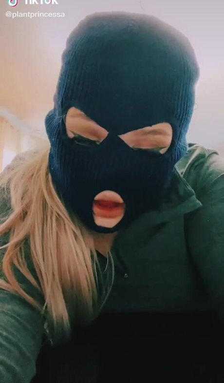 Alysson top star img