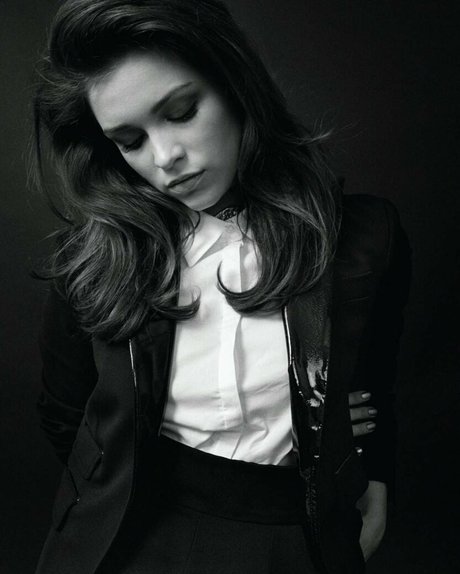 Sophie Cookson nudes model gallery