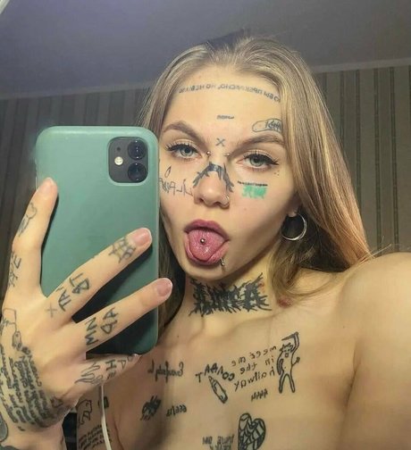 dtlowtcktpiilwh model pornographic photos