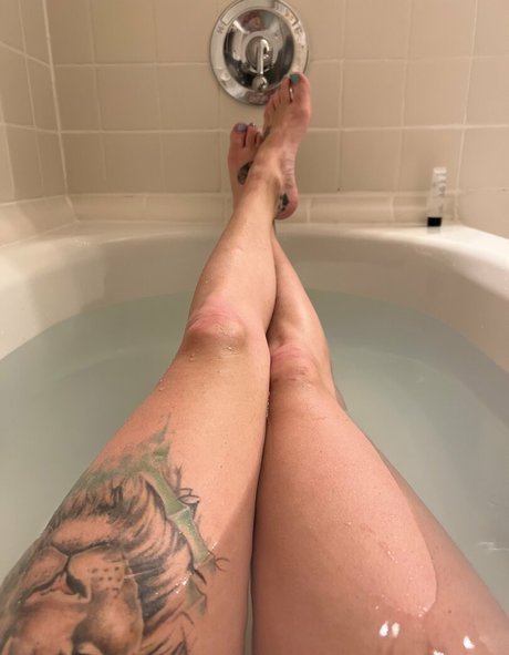 tittytata model art img