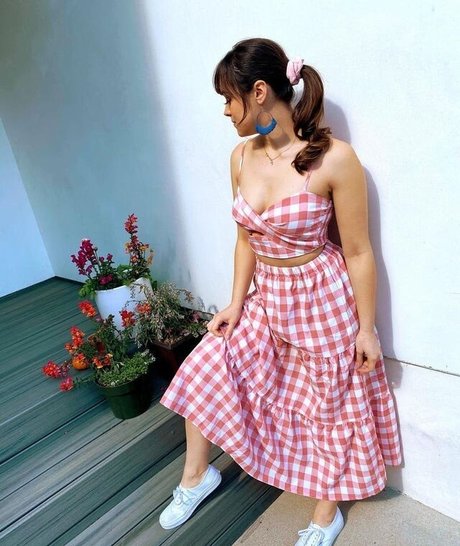 Hayley Orrantia art star pictures