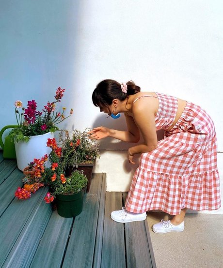 Hayley Orrantia porn model img