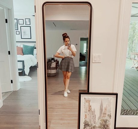 Hayley Orrantia pornographic actress pic