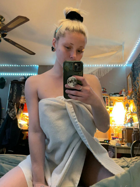 ellieraecbfree beautiful star pic