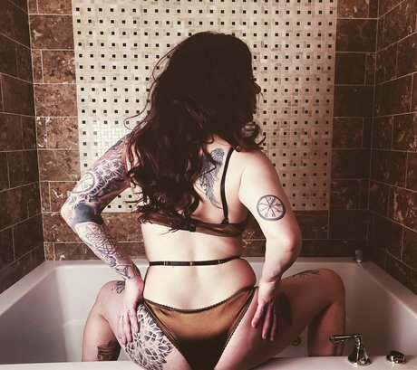 salemmoonfree model high quality picture