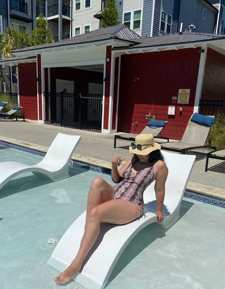 this cake erotic actress picture